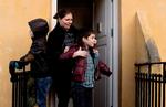 Færdigt kapitel. En overgang ville familierådgiver Camilla Justesens ene søn, Matteo, ikke have jakke på. Derfor tog hun den under armen, indtil han lærte, at en jakke er rar af have, når det er køligt. 