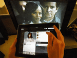 SKÆRM. Især unge i den såkaldte Millennial-generation dropper det almindelige tv til fordel for mindre skærme, som f.eks. en tablet. (Foto: AP Photo/Frazier Moore) 