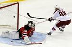 AFGØRELSEN. Som den eneste formåede Mikkel Bødker at score på straffeslag, og det sikrede Phoenix Coyotes sejren. 