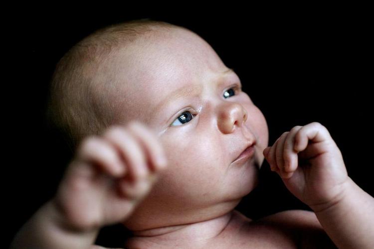 Barnløshed. Rygning påvirker fertiliteten, især hos ældre forældre. 