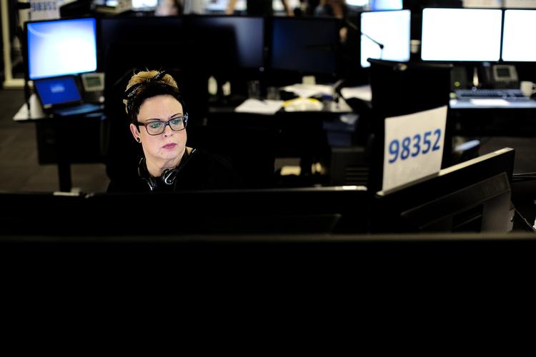 Akut. Opkald til 1813 kommer ind til Region Hovedstadens vagtcentral her i Ballerup, hvor sygeplejersker tager telefonen. (arkivfoto) 