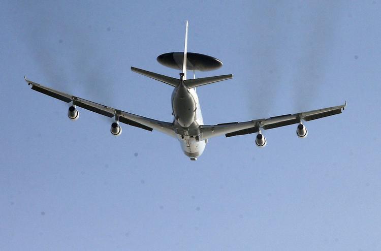 FÆLLESSKAB. Overvågningsfly fra forsvarsalliancen letter fra Natobase i Geilenkirchen i Tyskland. 