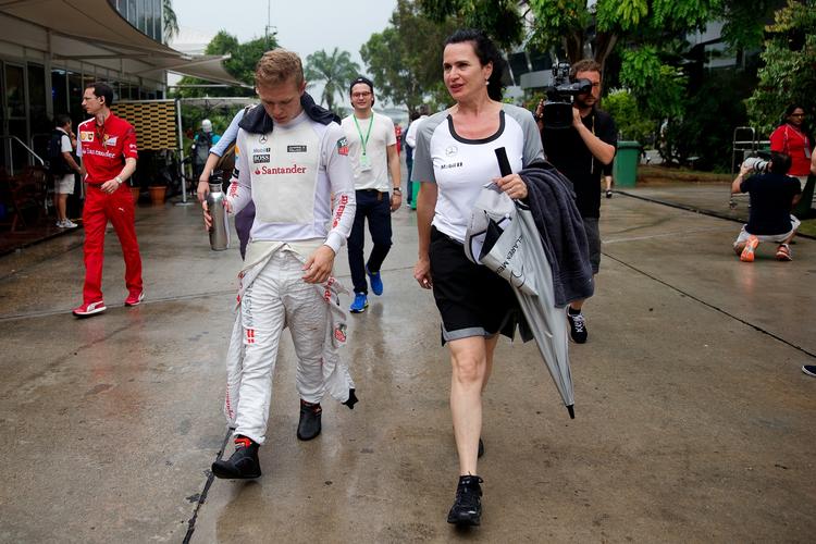 Øv. Kevin Magnussen (tv) starter på plads 8 i søndagens løb. 