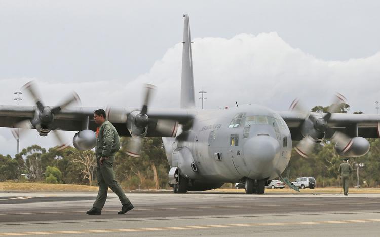 eftersøgning. Et malaysisk Herkules-fly, der deltager i eftersøgningen af MH370, på flypladsen i Perth. 