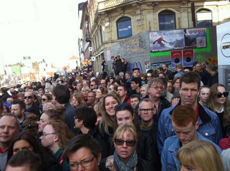 Trafikkaos. VM i halvmaraton skabte tætpakket kø ved en gangbro ved Nørreport Station. 