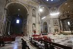 Kæmpe. Peterskirken er kæmpestor - men ikke for stor for en klatreglad italiensk mand. 