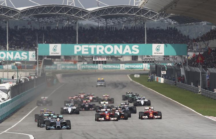 STARTEN. Mercedes-køreren Lewis Hamilton startede i front og vandt også Formel 1-grandprixet i Malaysia. 