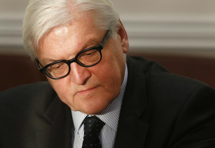 Krim-krisen,. Den tyske udenrigsminister, Frank-Walter Steinmeier, overvejer sammen med kansler Angela Merkel af sende militærstøtte til Østeuropa. 