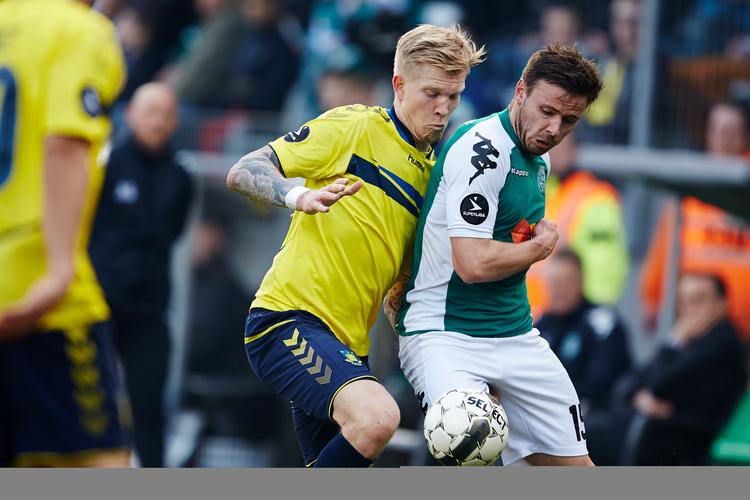 OPSPIL. En hælaflevering fra Simon Makienok (tv.) var med til at forberede Brøndbys sejrsmål. 