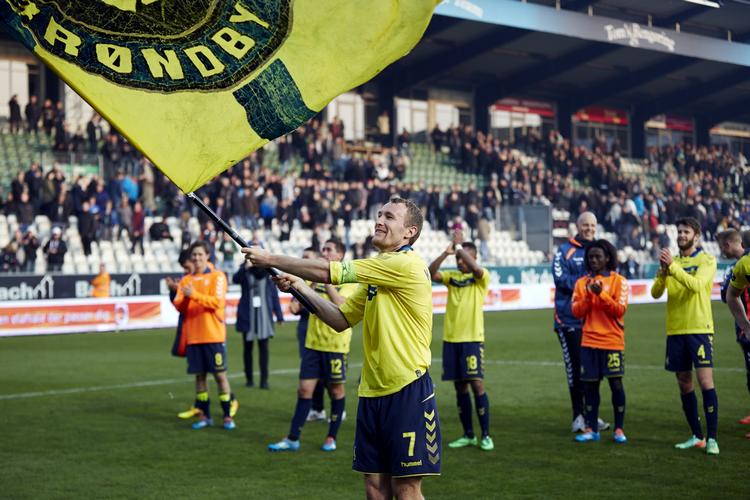 SEJR. Efter den niende kamp i træk i Jylland uden nederlag svingede Thomas Kahlenberg med fanen. 