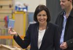 Exitpoll. Socialisten  Anne Hidalgo ser ud til at blive den første kvindelige borgmester i Paris trods ringe lokalvalg til hendes parti på landsplan. 