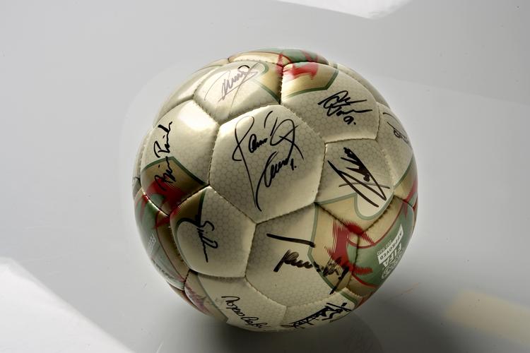 bedre. Fodboldtræning øger både kondition og muskelstyrke i højere grad end eksempelvis løbetræning. 