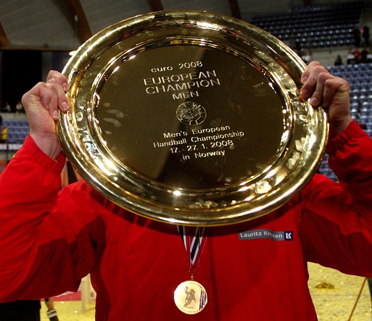 Gyldent. Michael Knudsen har ingen grund til at gemme sig. Syv medaljer blev det til i en stor landsholdskarriere. 