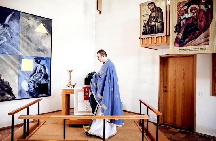 Nye omgivelser. En serbiskortodoks menighed har købt Bavnehøj Kirke. Her ses præsten Aleksandar Samardzic. 