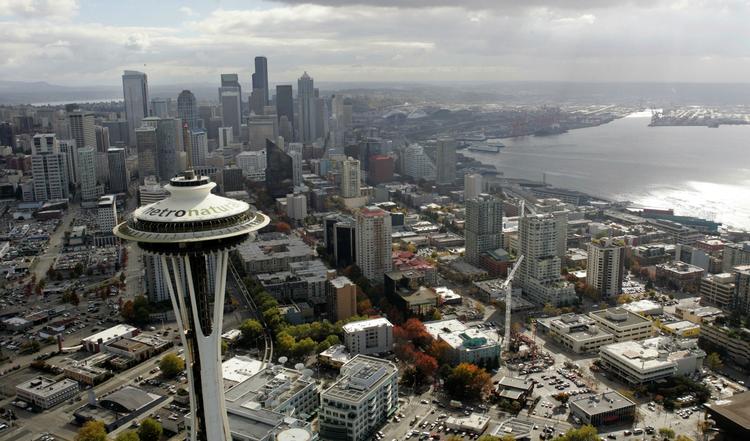 Wow. Seattles varetegn Space Needle i forgrunden. Hele metropolen har 3,5 mio. indbyggere. 