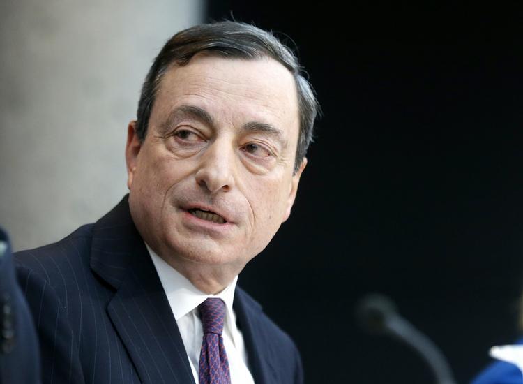 Våbenvalg. Chefen for Den Europæiske Centralbank, Mario Draghi, vil på torsdag løfte sløret for, om renten i eurozonen igen bliver sat ned, eller om han vil bekæmpe den lave inflation på anden vis. 