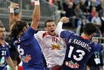 Sandwich. Frankrigs Bertrand Gille og Nikola Karabatic stopper hen den ukuelige dansker med ulovlige metoder. 