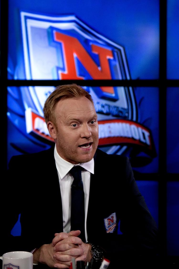 Gæstevært. Studievært på Natholdet, Anders Breinholdt, oplyser, at programmet får besøg af statsminister Helle Thorning-Schmidt. 