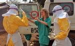 Virus. Medarbejdere fra Læger Uden Grænser var fredag i gang med at isolere ebola-smittede i byen Gueckedou i Guinea. 