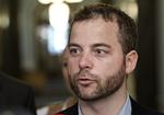 Skatteminister. Morten Østergaard (R) øsker et skattefradrag fordelt på begge forældre i stedet for børnecheck. Men det er ikke en fuld løsning, mener ekspert. 