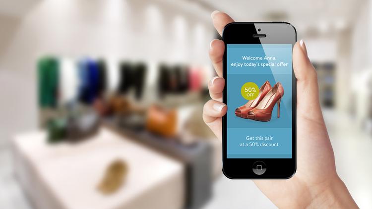 FYRTÅRN. Apples iBeacon-teknologi kan nu bryde ind i din iPhone og give dig personlige tilbud ude i butikkerne, selvom telefonen er låst. (Foto: PR/Apple) 
