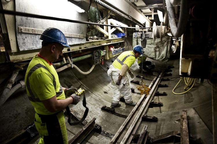 farligt. Metrobyggeriet har været kritisere for dårlig sikkerhed på byggepladserne, og forleden toppede milliardprojektet Arbejdstilsynets liste over farlige arbejdspladser i Danmark. 