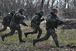 TRÆNING. Ukrainske grænsesoldater træner ved en kaserne i Aleksejevka i den østlige del af landet. 