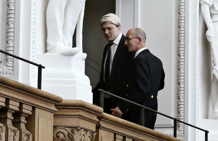 TILBAGEHOLDT. En mand afbrød i dag spørgetimen i Folketinget, da han pludselig begyndte at synge opera. Han blev efterfølgende tilbageholdt af politiet. 
