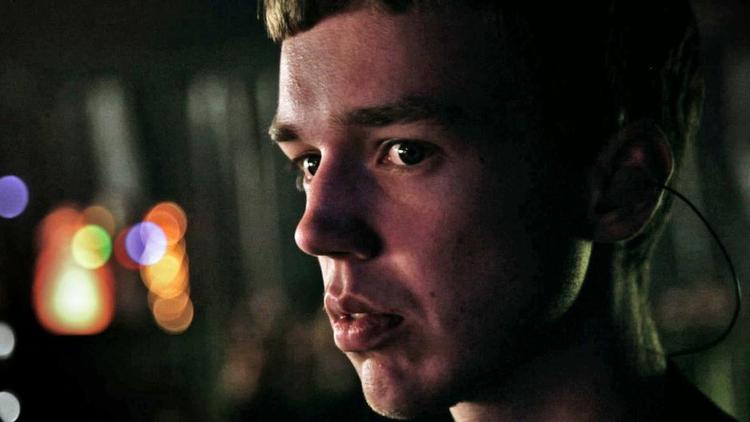 Nøgent. Alexander har det vanskeligt ved ordene, men ansigtet afspejler tydeligere end hos mange andre hans sindsstemning. 