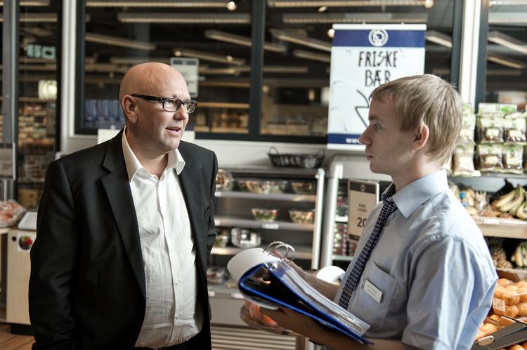 Coopchef. Peter Høgsted har arbejdet med detailhandel hele sit liv - de seneste 10 år internationalt i Ikea og byggemarkedskoncernen Kingfisher. 
