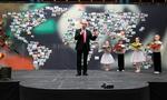 Vartegn. I dag, på H.C. Andersens fødselsdag, kunne Odenses borgmester Anker Boye afsløre vinderne af en stor idekonkurrence om et nyt eventyrhus i forbindelse med digterens fødehjem. 