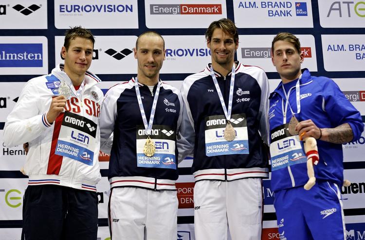 AFSLØRET. Hvis Vitaly Melnikov (tv.) fratages sin sølvmedalje i 100 meter rygcrawl fra EM i Herning, rykker  Camille Lacourt og Christoph Walker-Hebborn op som delte sølvvindere efter Jeremy Stravius. 