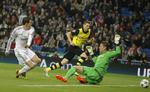 1-0. Efter tre minutter fik Gareth Bale scoret ved at prikke bolden under Roman Weidenfeller. 