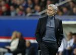 Presset. Jose Mourinho måtte se sit hold indkassere et sent mål i udekampen mod PSG, men han tror stadig på, at Chelsea kan avancere til semifinalerne i Champions League. 