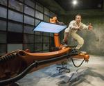 Powerplay. Thomas Corneliussen forstår at tage kampen op med de to KUKA-industrirobotter. 