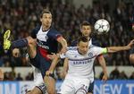 forstrækning. Zlatan Ibrahimovic (tv) i kamp med Chelseas John Terry, mens svenskeren stadig var på banen i kvartfinaleopgøret. 