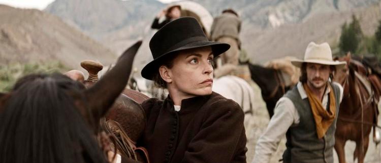 Spænding. Kvinden Emily i skikkelse af Nina Hoss fra dramaet 'Barbara' sikrer den indre og ydre spænding. 