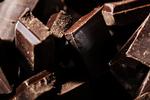 mørk. Den rigtig mørke chokolade kan måske hjælpe både mennesker, der har eller er i fare for at få diabetes 2 samt folk, der vil tabe sig. 