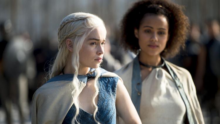 Premiere. På søndag har 'Game of Thrones' premiere på sin fjerde sæson, og anmelderne lovpriser den populære serie, hvor DaenerysTargaryens drager efterhånden er blevet velvoksne. 