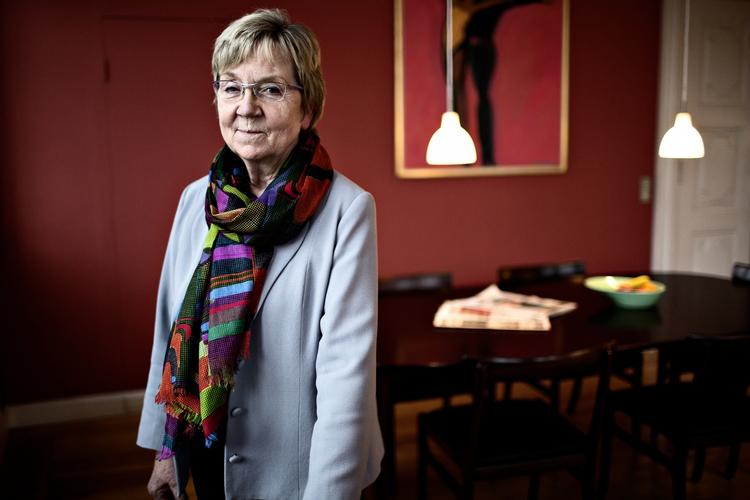 FORUNDRET. Marianne Jelved undrer sig over, at DBU's bestyrelse er gået uden om unionens øverst organ, repræsentantskabet, i deres beslutning om at give den tidligere formand Allan Hansen 1,5 millioner kroner i pension med 12 års tilbagevirkende kraft. 