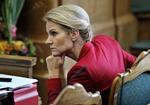 Garanti. Helle Thorning-Schmidt garanterede i går, at Socialdemokraterne går til valg med hende som statsminister. Hun skal dog ikke regne med, at uroen i baglandet går væk af den grund. 
