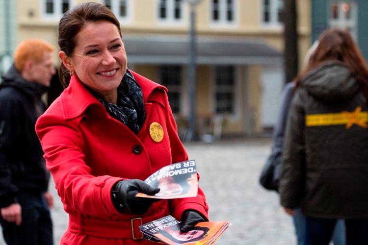 Borgen. I den tredje og sidste sæson af 'Borgen', bliver Birgitte Nyborg tilbudt statsministerposten, mens Torben Fris blive fyret og genansat, og Katrine Fønsmark kommer videre med sit kærlighedsliv. 