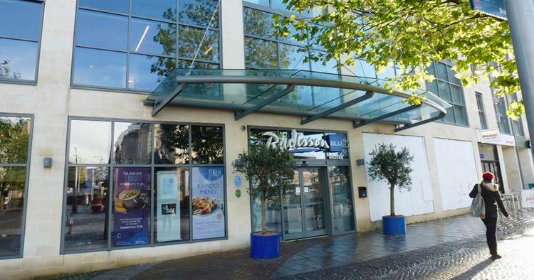 centralt. Der er kort vej til både teaterforestilling, indkøb og Bristols attraktioner fra hotellet. 