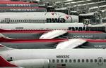 Farvel. Northwest Airlines, der fusionerede med Delta Airlines og ikke længere eksisterer, smed en kunde ud af bonusprogrammet. Det ville han ikke finde sig i. 
