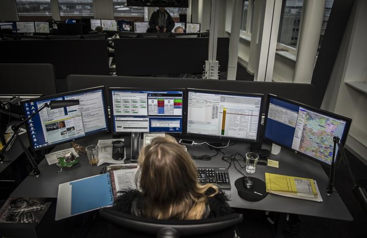 Hallo? Borgere i Region Hovedstaden har siden årsskiftet skullet ringe 1813, hvis de har brug for lægehjælp uden for almindelig åbningstid. Ved akutte og livstruende situationer skal man fortsat ringe 112. (arkivfoto) 