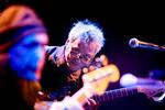 Ujævnt. Marc Ribot har allieret sig med to musikere, bassisten Shahzad Ismaily og trommeslageren Ches Smith, der ikke formår at give guitaristen modspil. 