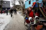 CYKELADGANG. Christianshavnsruten giver cyklister fra Amager mulighed for at køre gennem fristaden på vej mod Indre By. Her ses turister på cykelrundvisning i fristaden. 