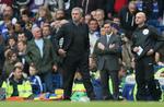 udsat. Chelseas manager Jose Mourinho er utilfreds med de mange udsatte kampe, der gør tabellen svær at afkode. 