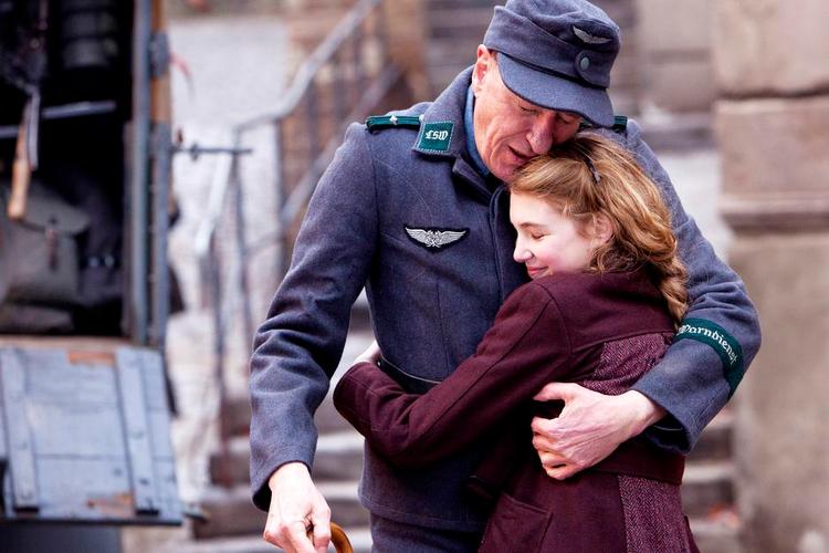respekt. Det lå instruktøren meget på sinde, at publikum ike følte at filmen 'Bogtyven' førte dem et bestemt sted hen. Det ville ikke vise respekt overfor Holocaust. 