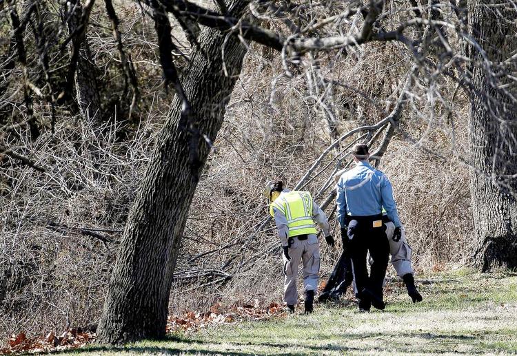 Sporløs. Politifolk i Washington leder her efter spor efter den forsvundne 8-årige Relisha Rudd Kenilworth Park. 